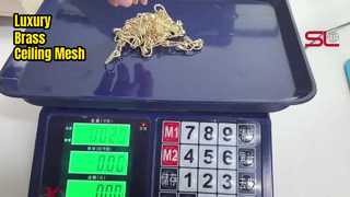 Потолочный декор из латунной сетки