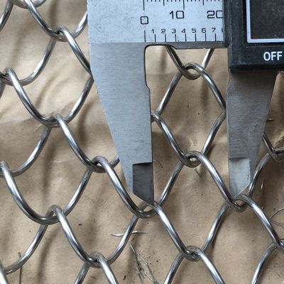 Декоративный интерьер Металлическая катушка Драпировка Заказная проволока 9 мм 80% Открытая площадь